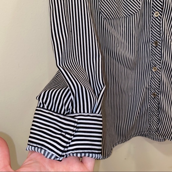 Kim Rogers Women’s black and white buttoned blouse - Picture 5 of 12